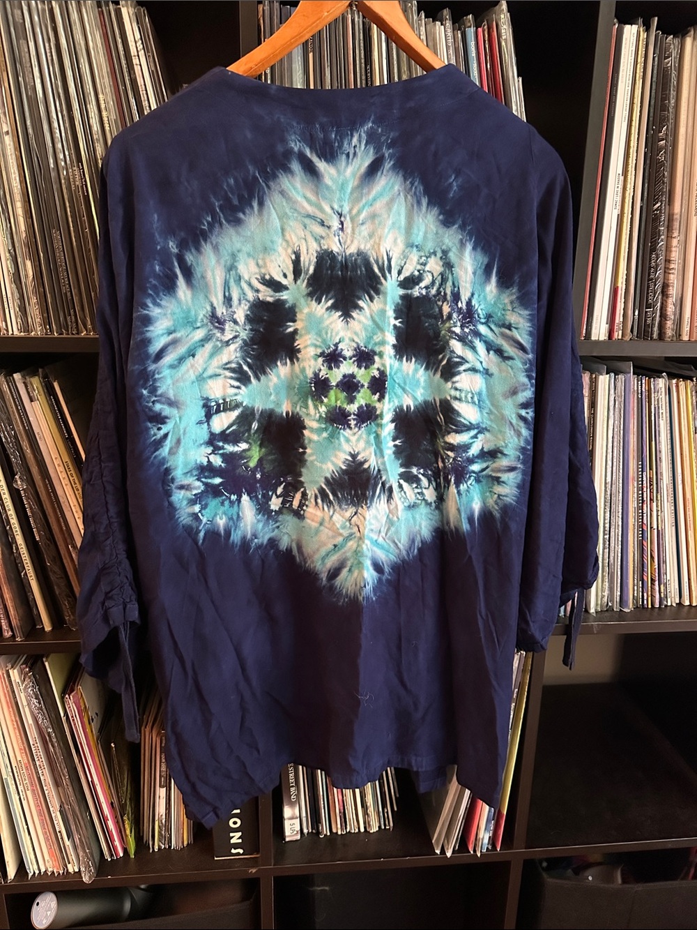 Tie-Dye Navy Blue Women's Pullover Hoodie with Aqua Burst
